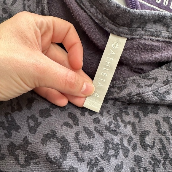 Athleta women’s Pure Luxe Leopard Sweatshirt XS extra Small style #502398 grey - Picture 3 of 4